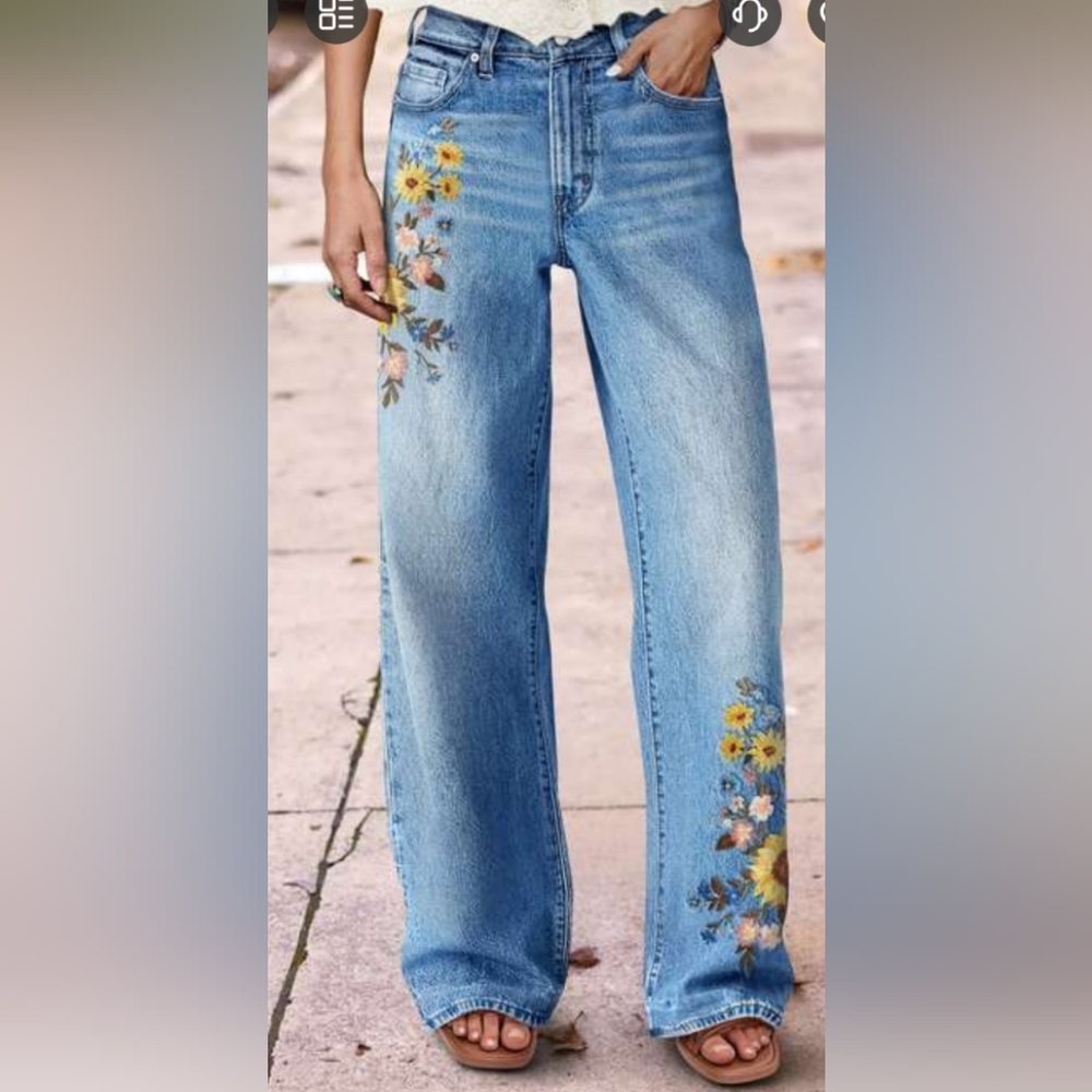 Wash Floral Embroidery MidRise Jeans NWT